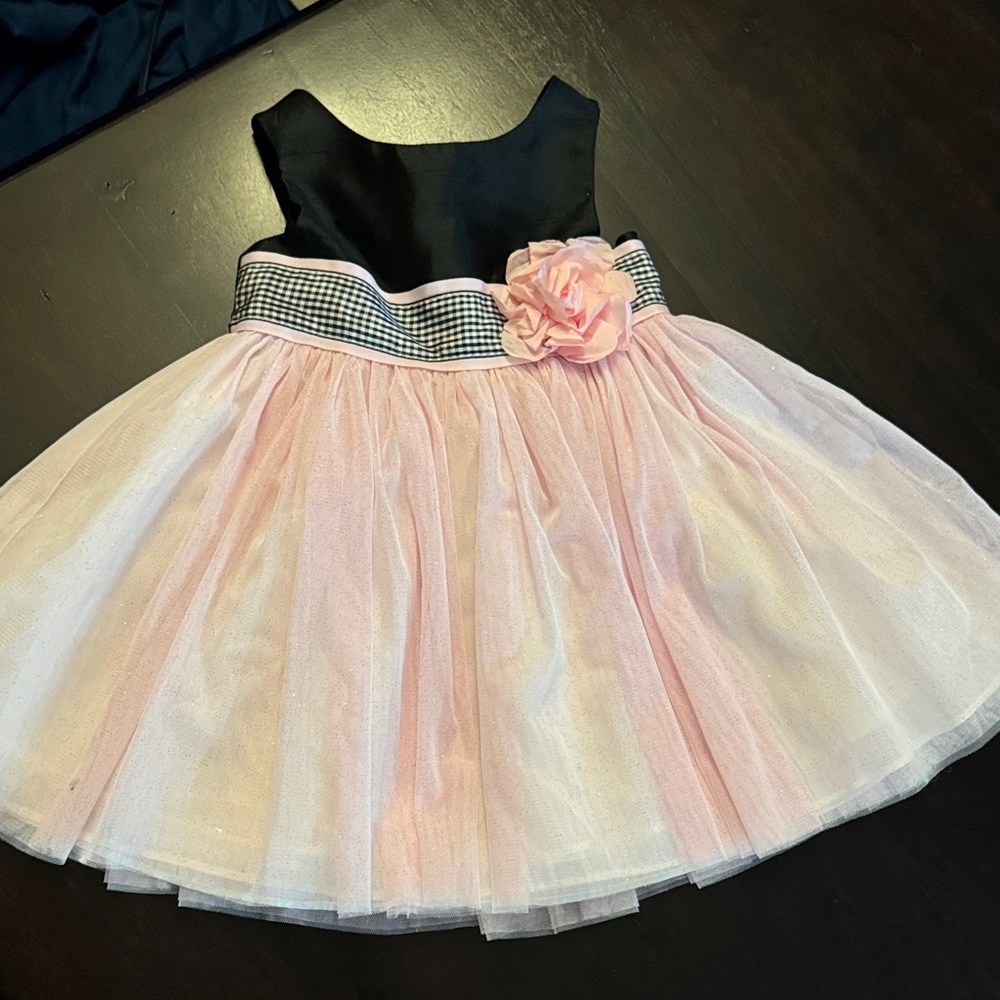 Elegant Black and Pink Toddlers 2T Dress with contrast waist and Floral Accent